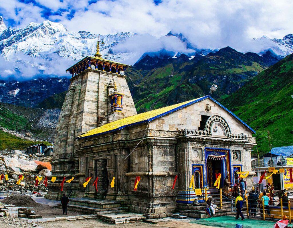 1390px-Kedarnath_Temple_in_Rainy_season